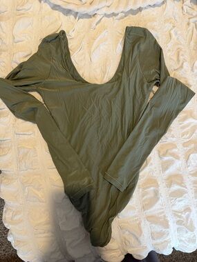 Aerie Smoothiez - Olive Green Long Sleeve Scoop Neck Bodysuit